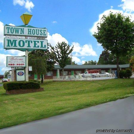 Town House Motel توبيلو المظهر الخارجي الصورة