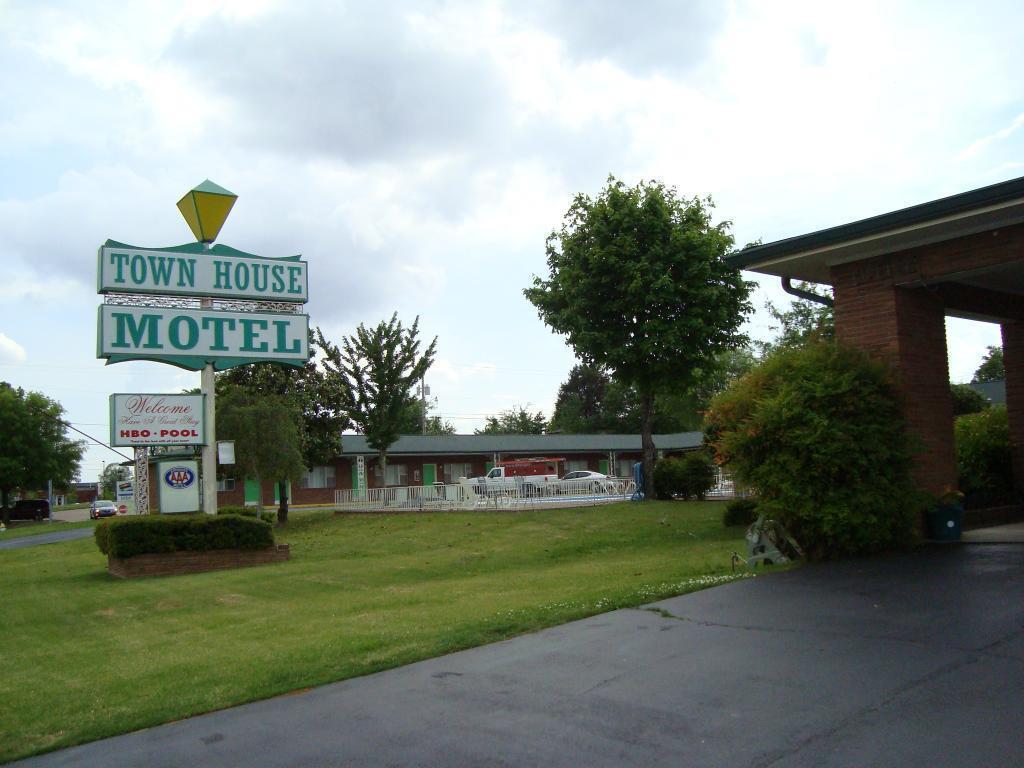 Town House Motel توبيلو المظهر الخارجي الصورة